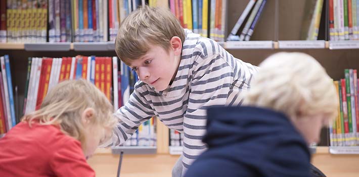 Kinder in Bibliothek (c) BVÖ/Lukas Beck